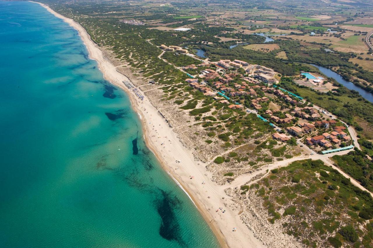 Hotel Club Baia Delle Mimose Badesi Eksteriør billede