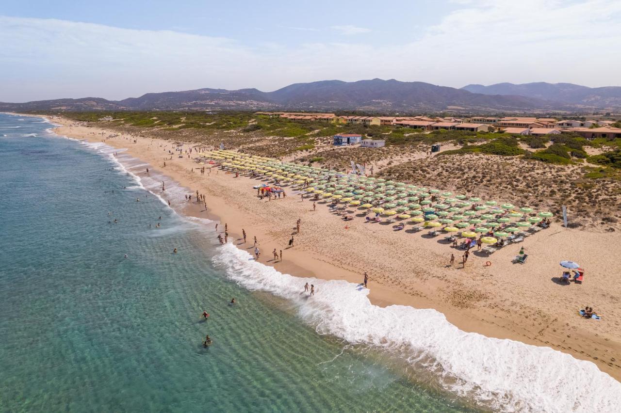 Hotel Club Baia Delle Mimose Badesi Eksteriør billede